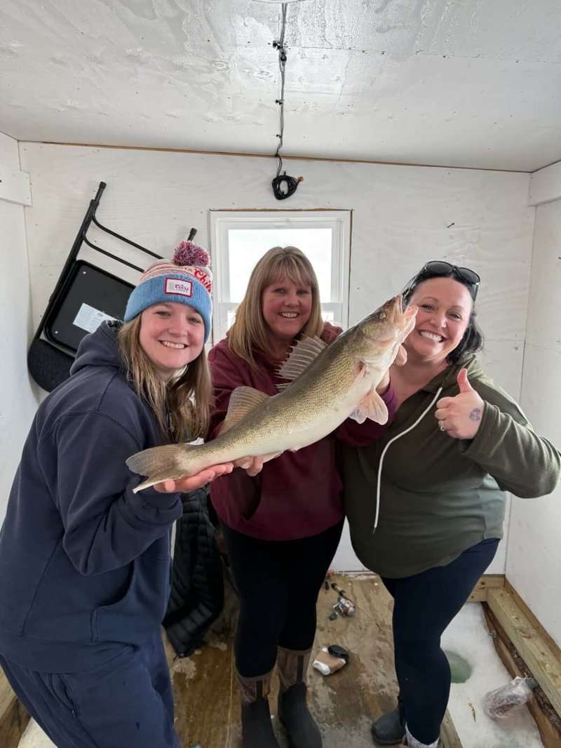 Image: UK Ice Fishing Enthusiasts Flock to Online Casinos for Live Excitement